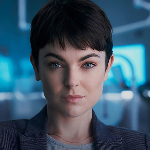 Canadian acrtress Serinda Swan plays Jenny Cooper in the CBC televised series of Coroner based on the novels by Matthew Hall